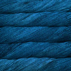 Picture of Malabrigo Arroyo Azul Profundo: A deeply rich and velvety navy blue yarn with subtle tonal highlights of sapphire.