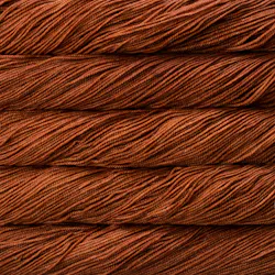 Picture of Brisa Caramel: Rich golden-brown yarn with subtle chestnut and warm amber undertones.