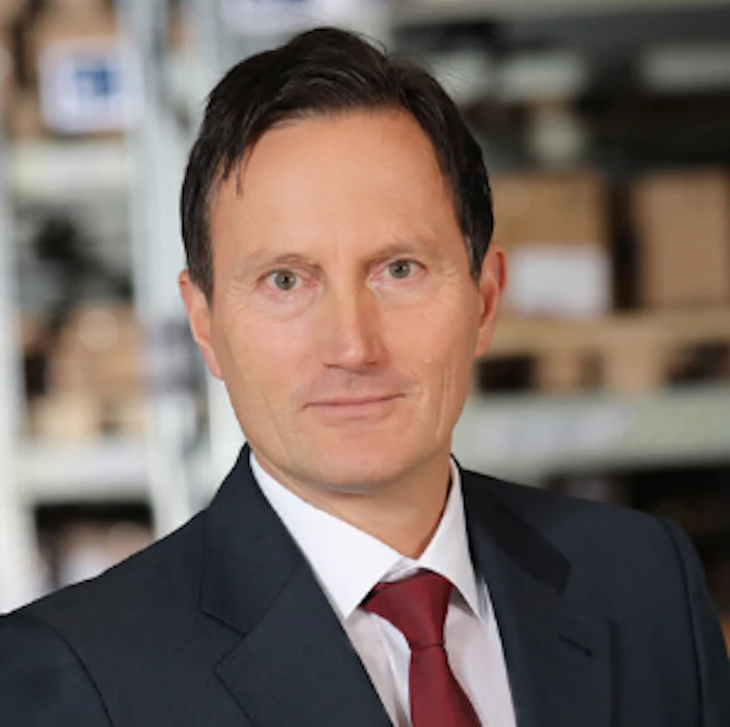 portrait of detlef kurzbuch