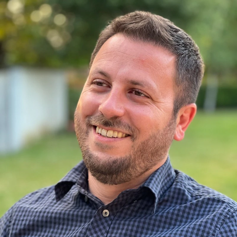https://images.prismic.io/malt-cms-marketing/9e80fdd2-6eb6-4c43-8090-2c7458513bf2_guillaume-fontana-onefinestay.jpeg?auto=compress,format