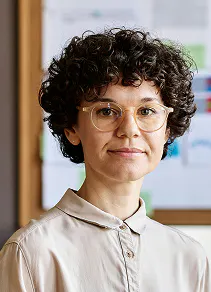 portrait of a woman with glasses