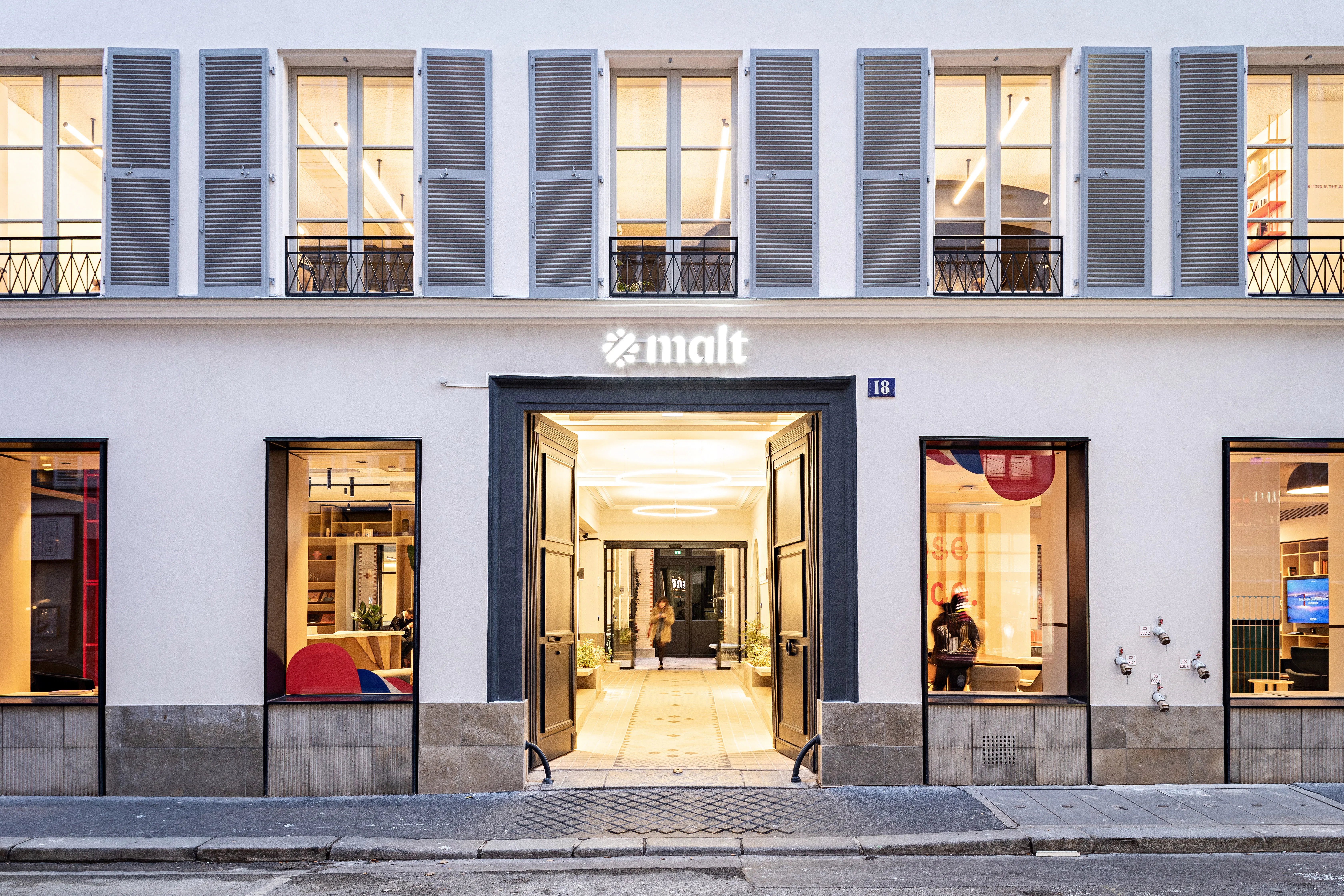 Entrée principale des bureaux et du Coworking de Malt à Paris, Madeleine.