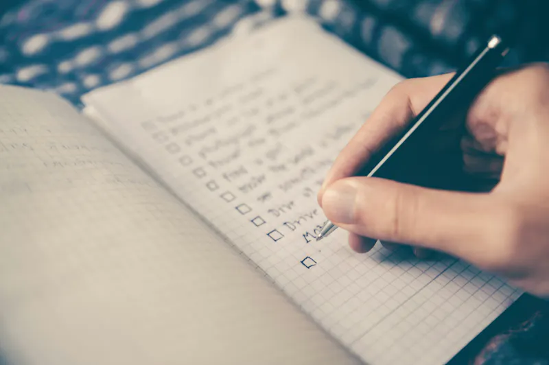 Handgeschreven checklist, Foto door Glenn Carstens-Peters op Unsplash