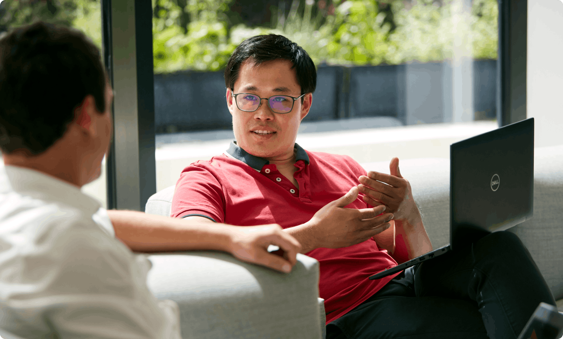 Freelancer bespreekt het belang van een freelancecontract