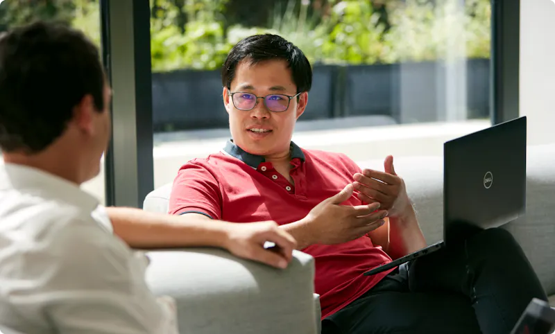 Freelancer bespreekt het belang van een freelancecontract