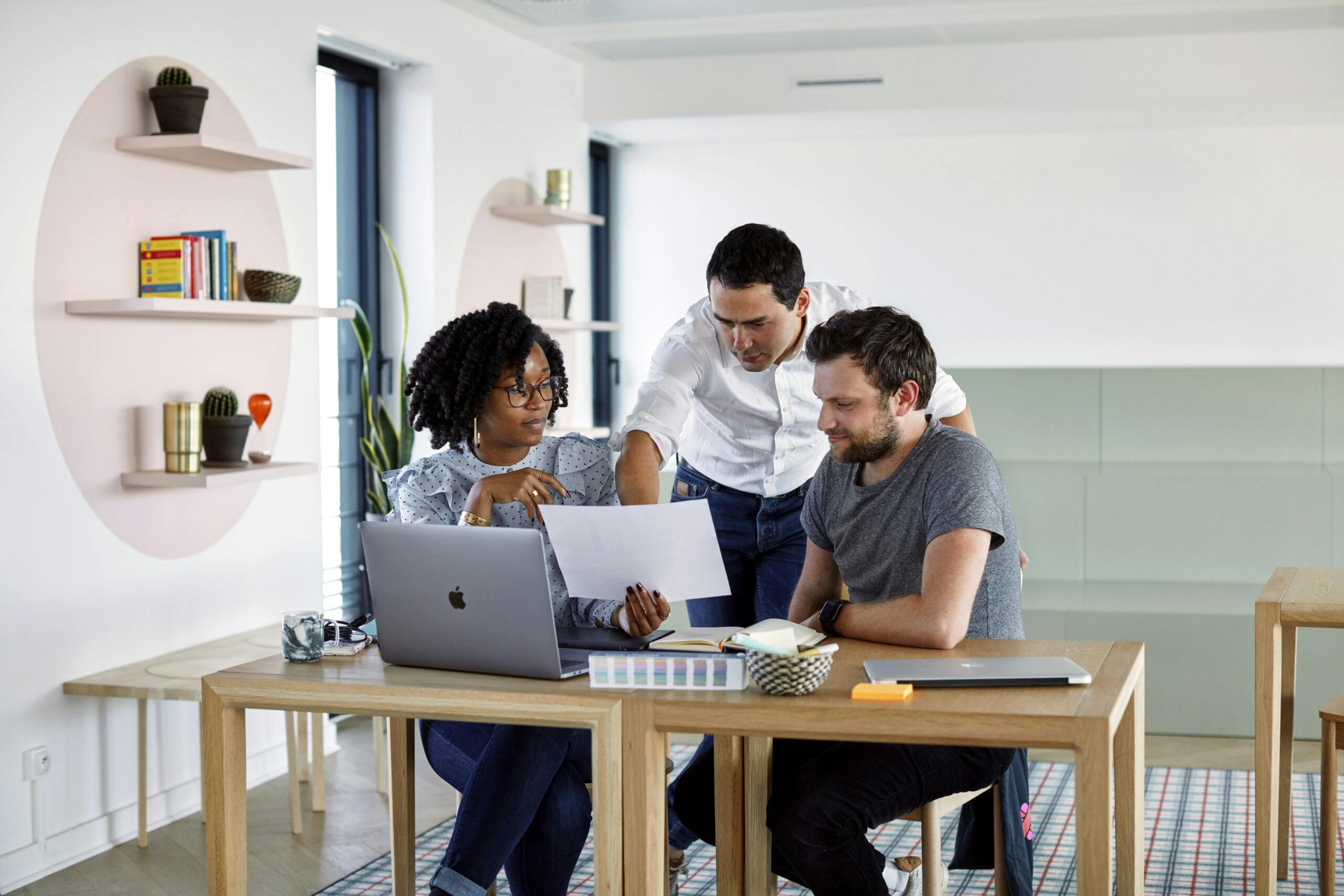 Freelancers die goed en succesvol samenwerken binnen een bedrijf
