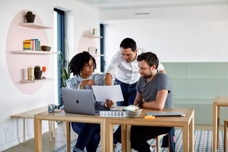 Freelancers die goed en succesvol samenwerken binnen een bedrijf