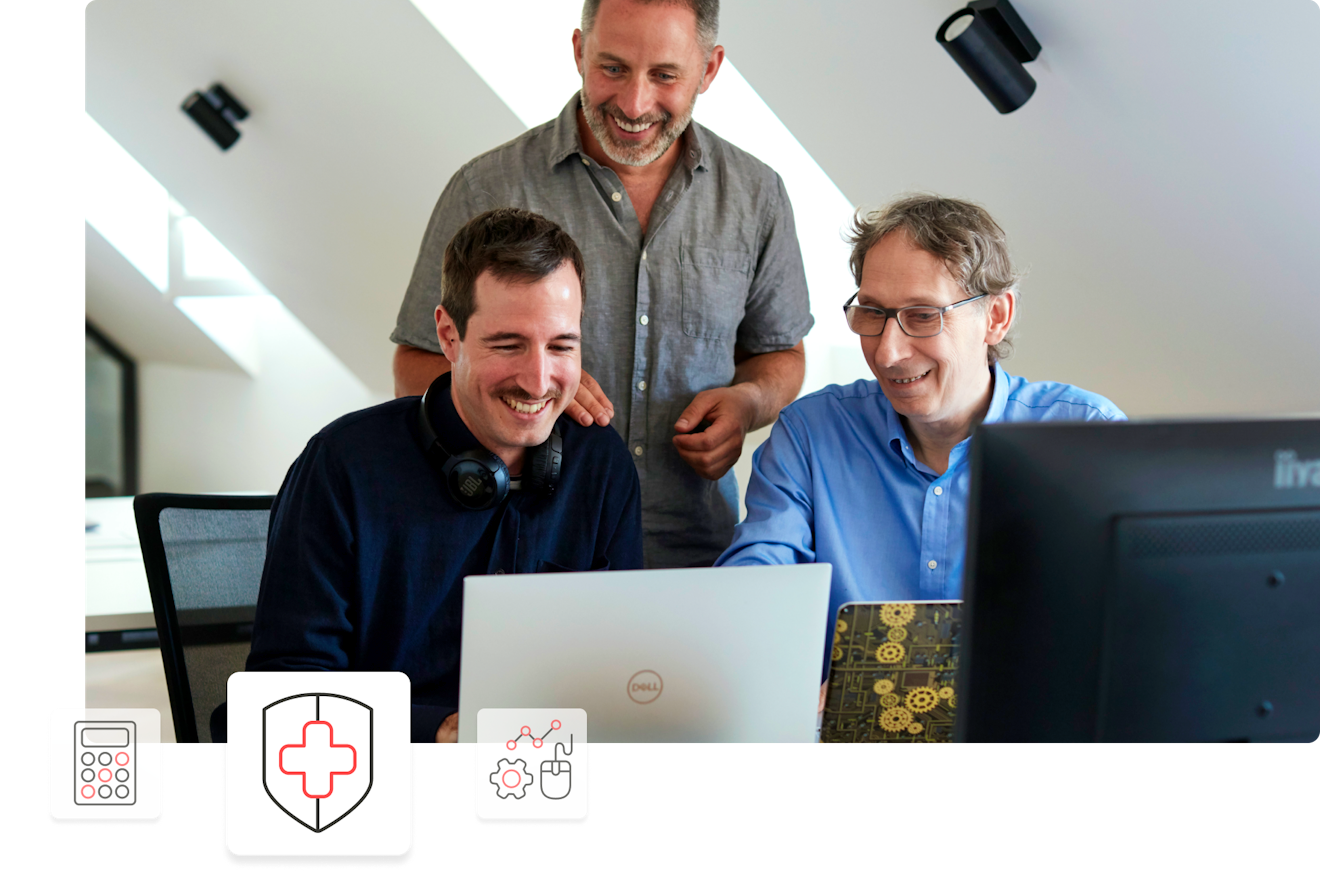 trois hommes dans un cadre de travail, avec un icône de protection