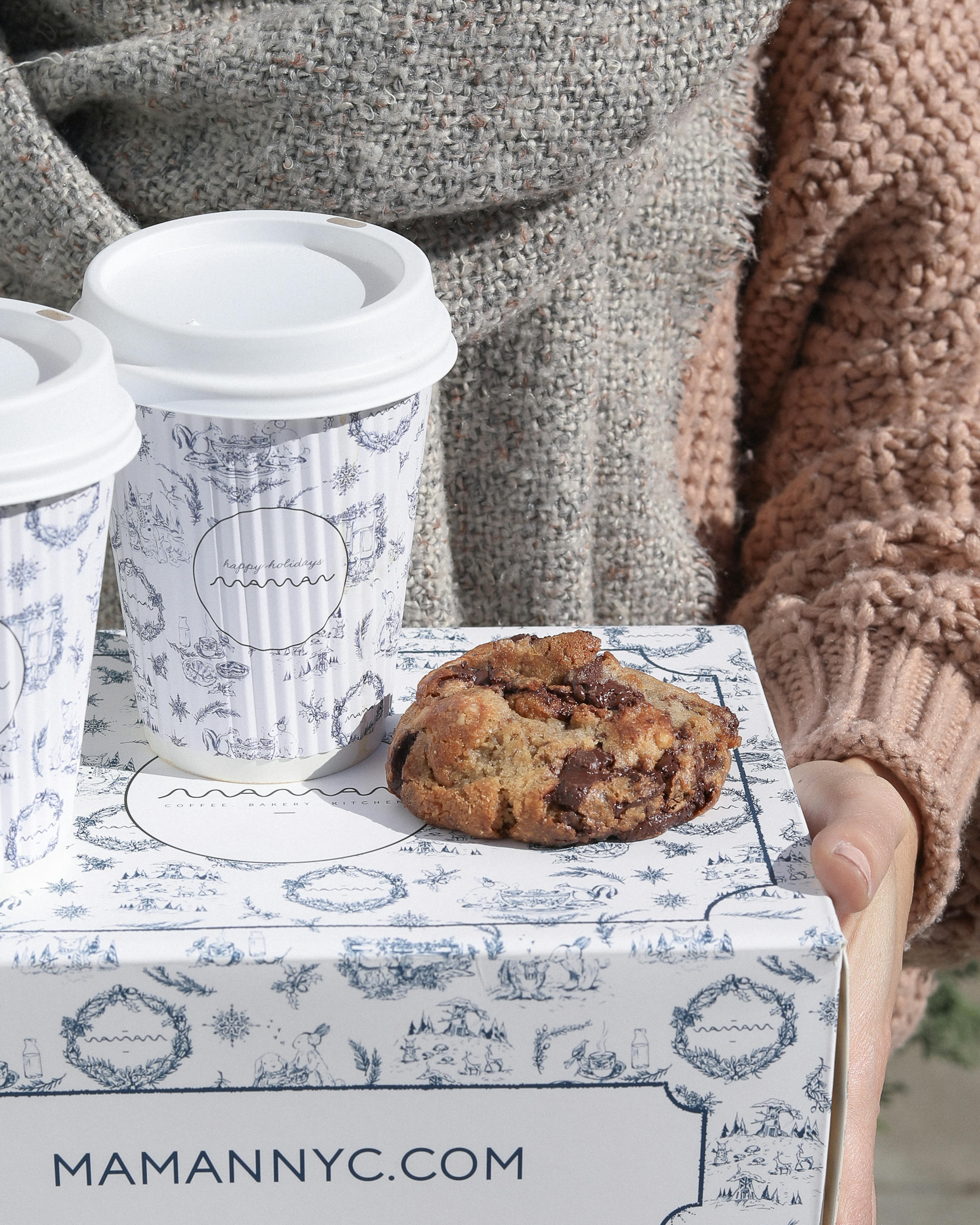 coffee cup and cookie