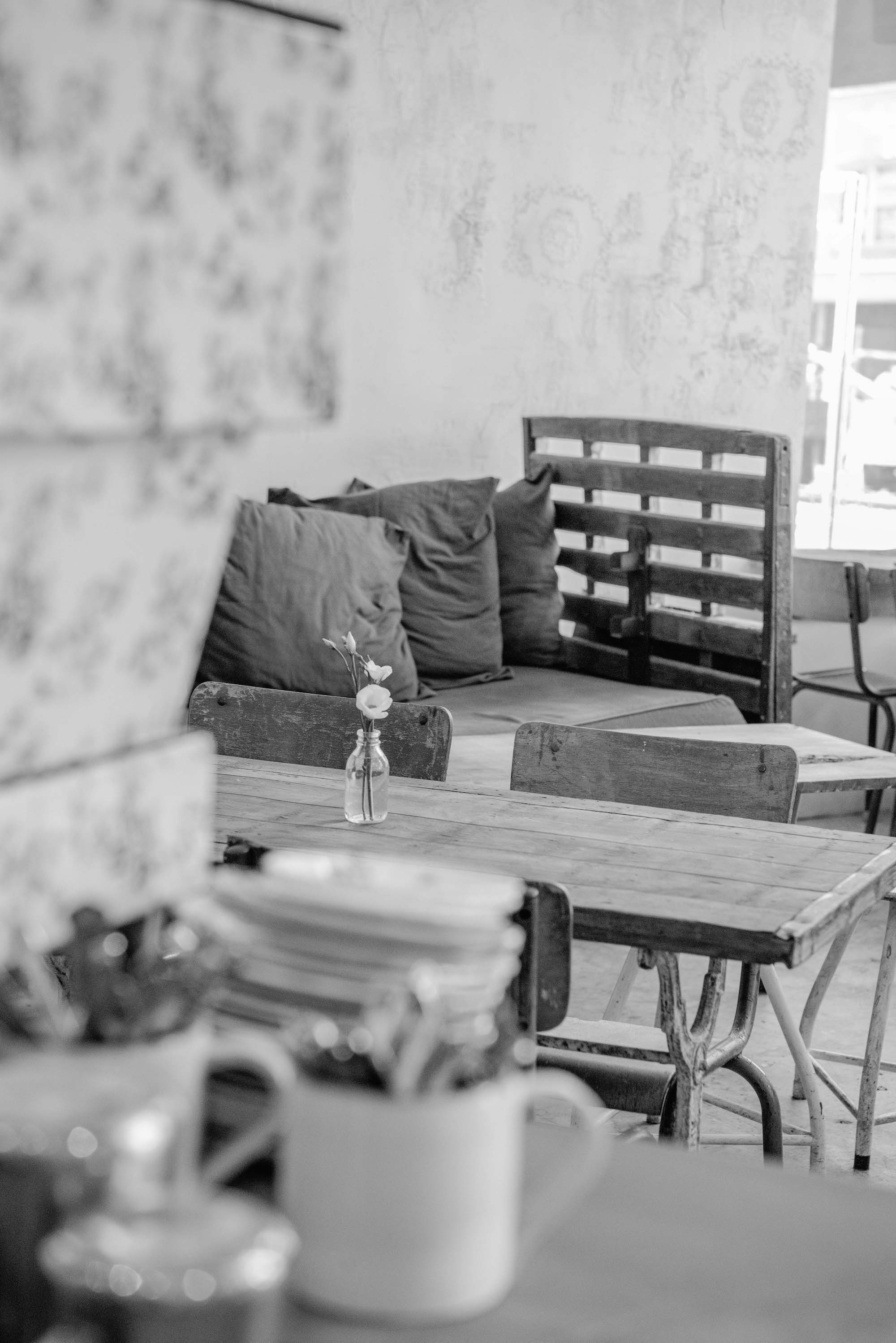 maman hudson tables seating