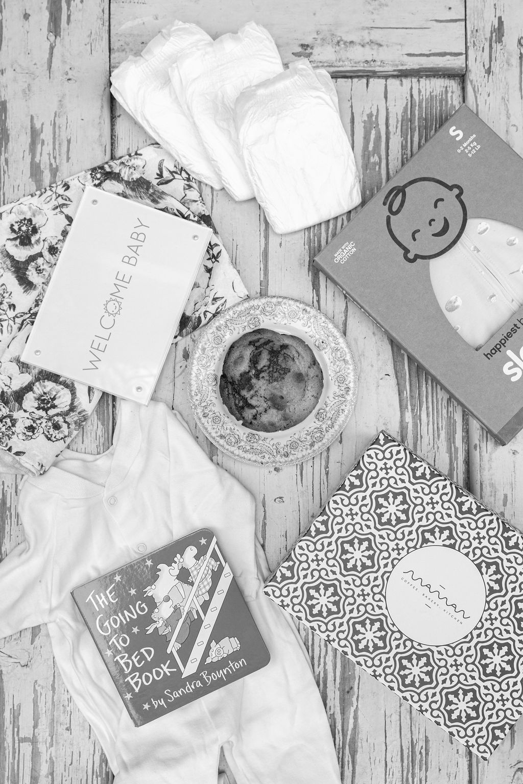 welcome baby x maman flatlay