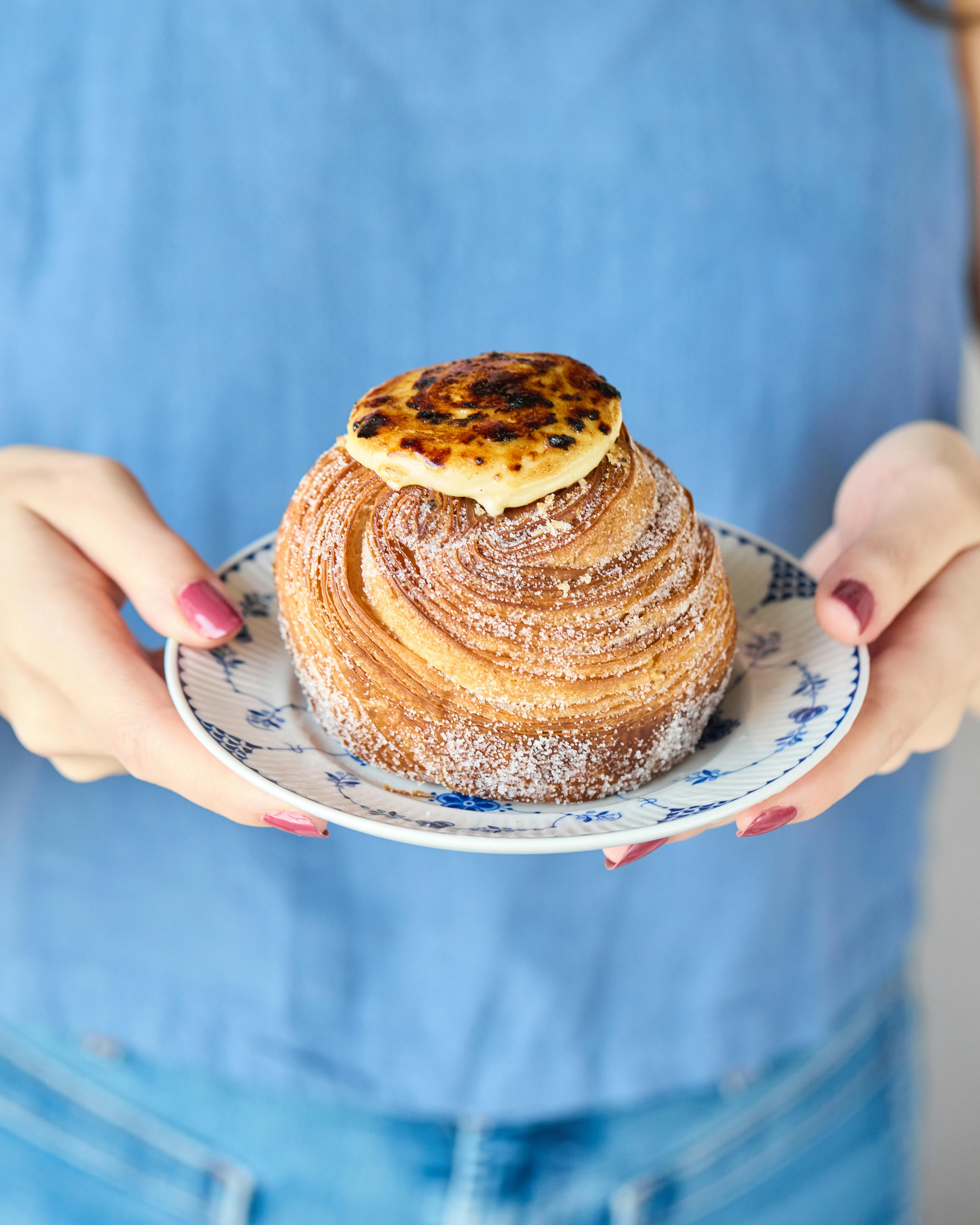 martha stewart sugar bun in hand