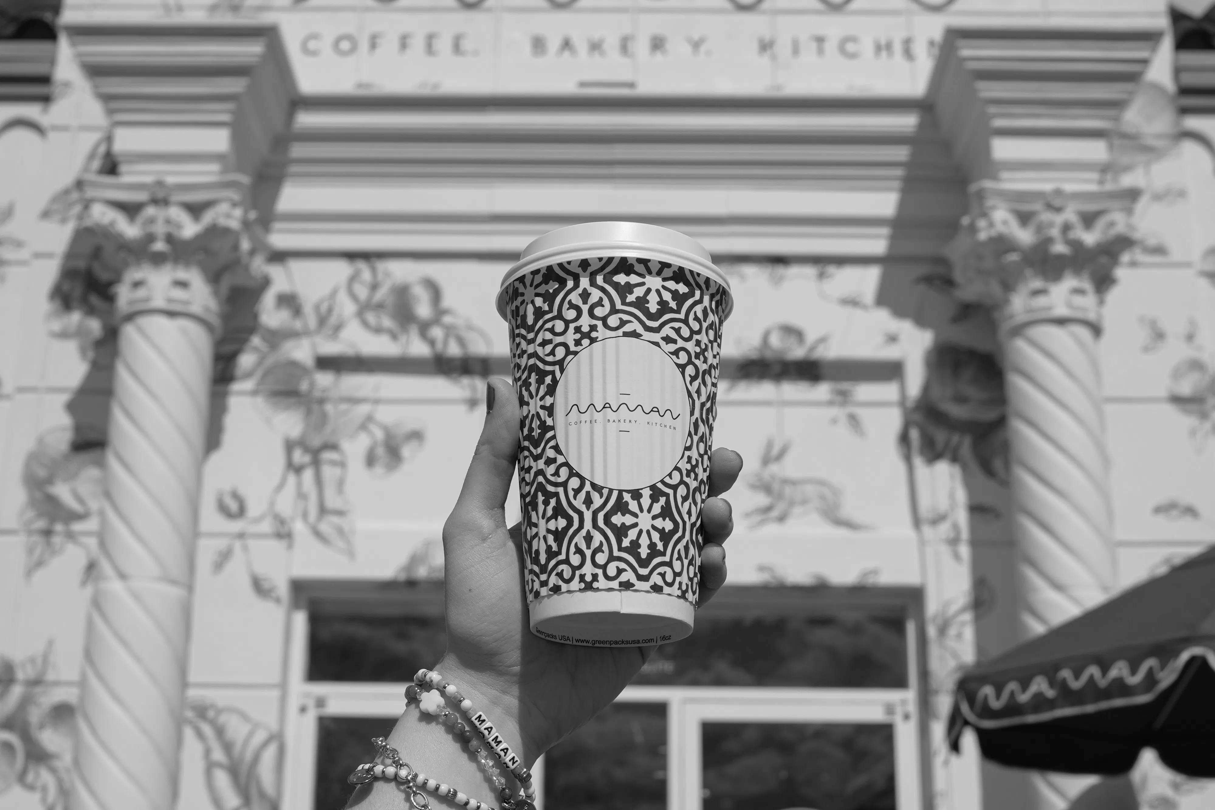 casa linda exterior with maman cup