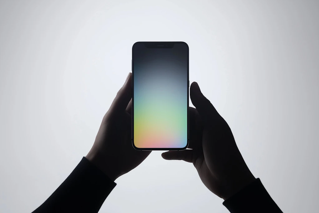 Téléphone déverrouillé dans les mains