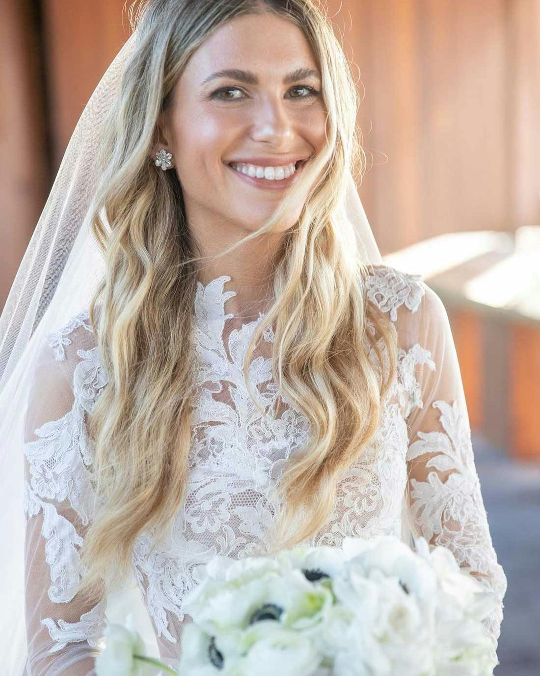 bride holding bouquet