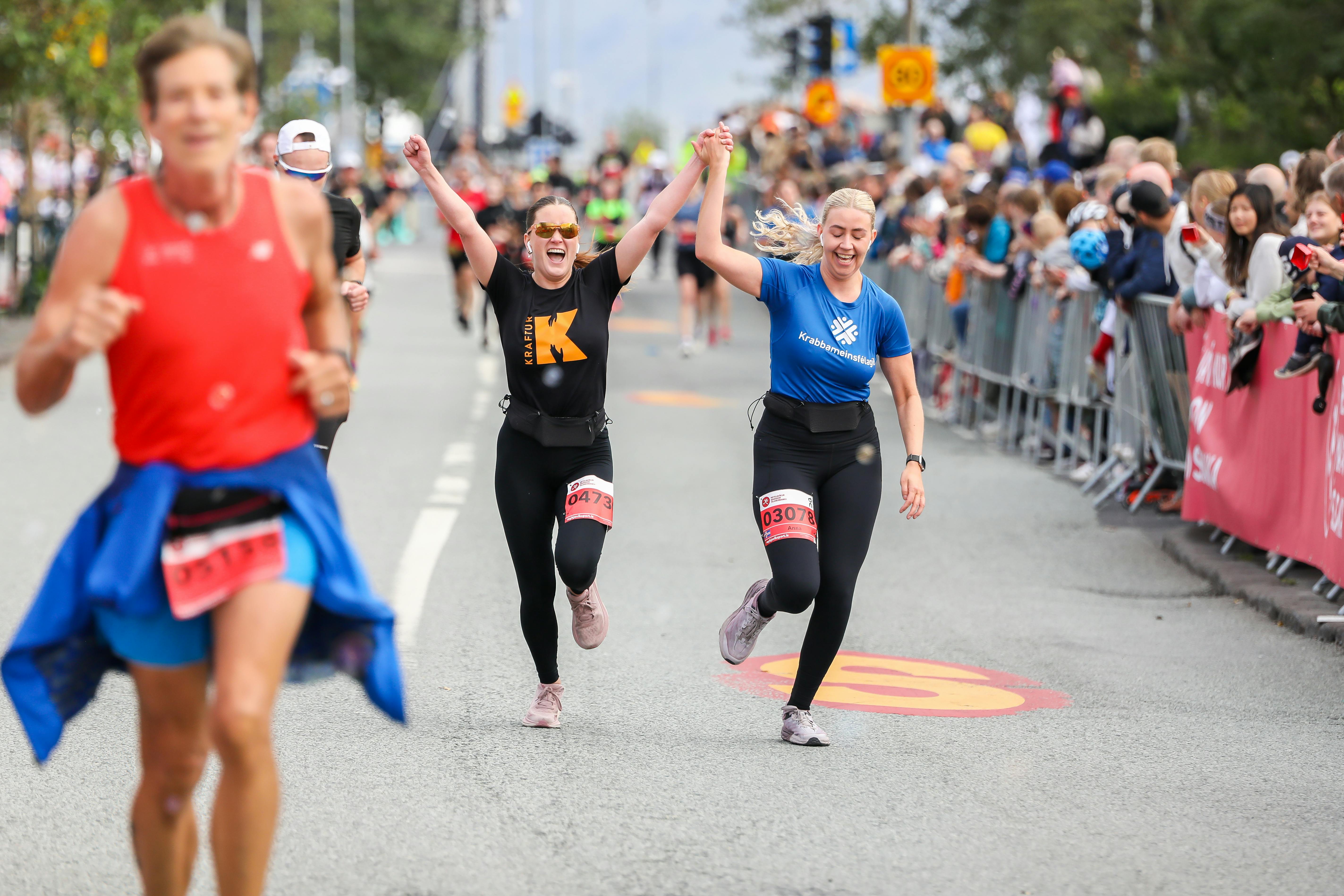 Saga góðgerðarsöfnunar Reykjavíkurmaraþon Íslandsbanka