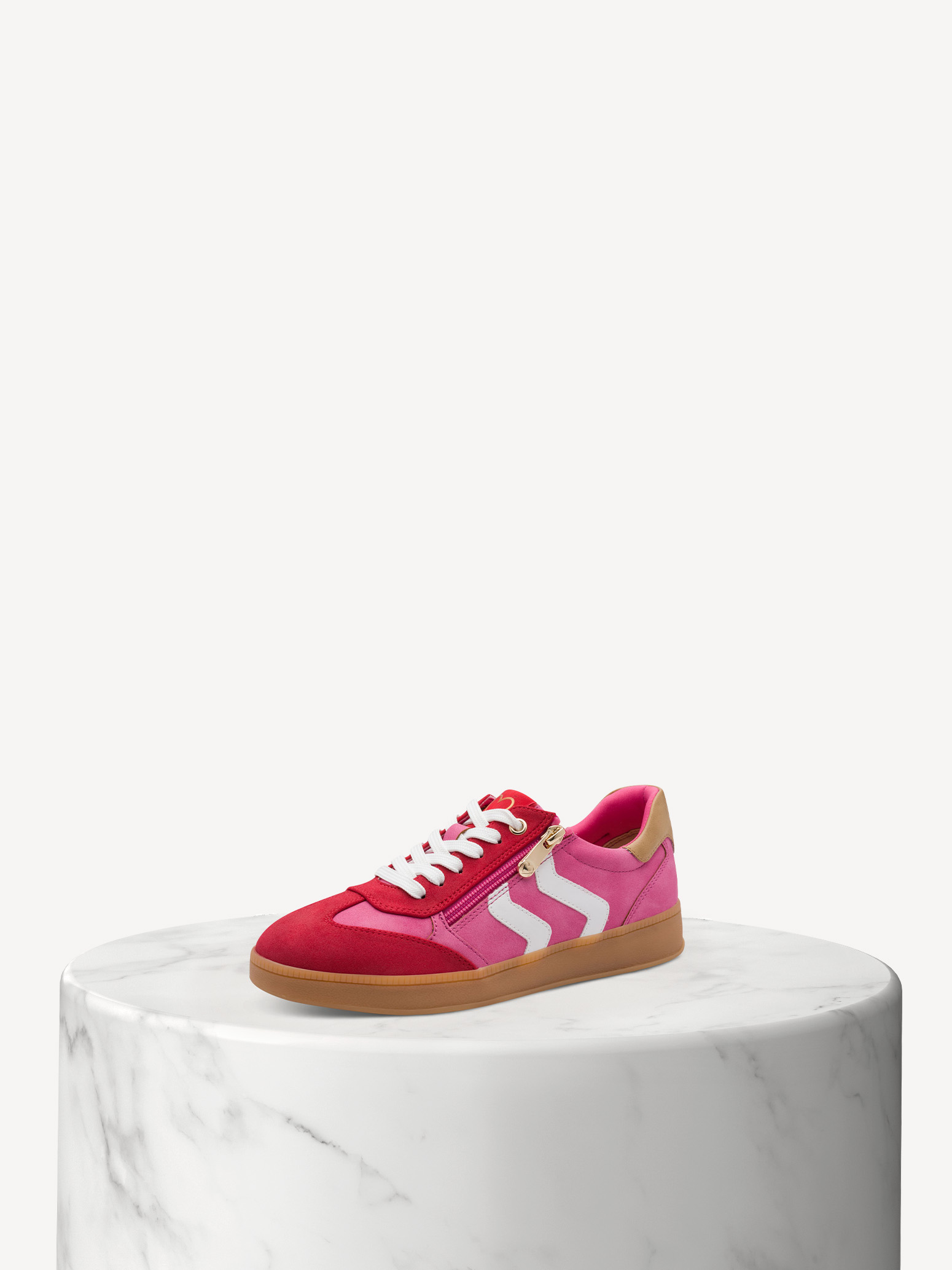 scarpa da ginnastica rossa