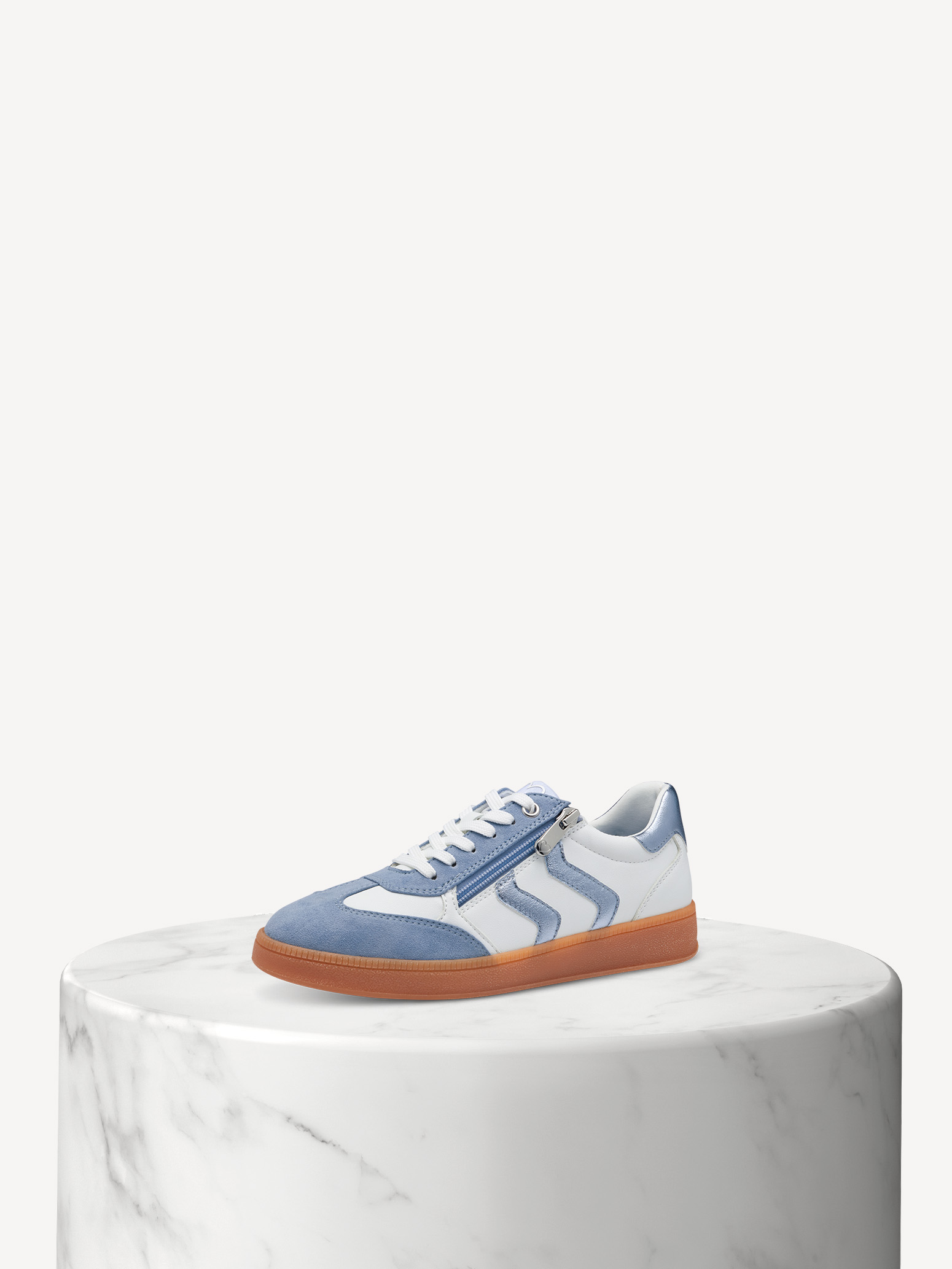 scarpa da ginnastica blu e bianca