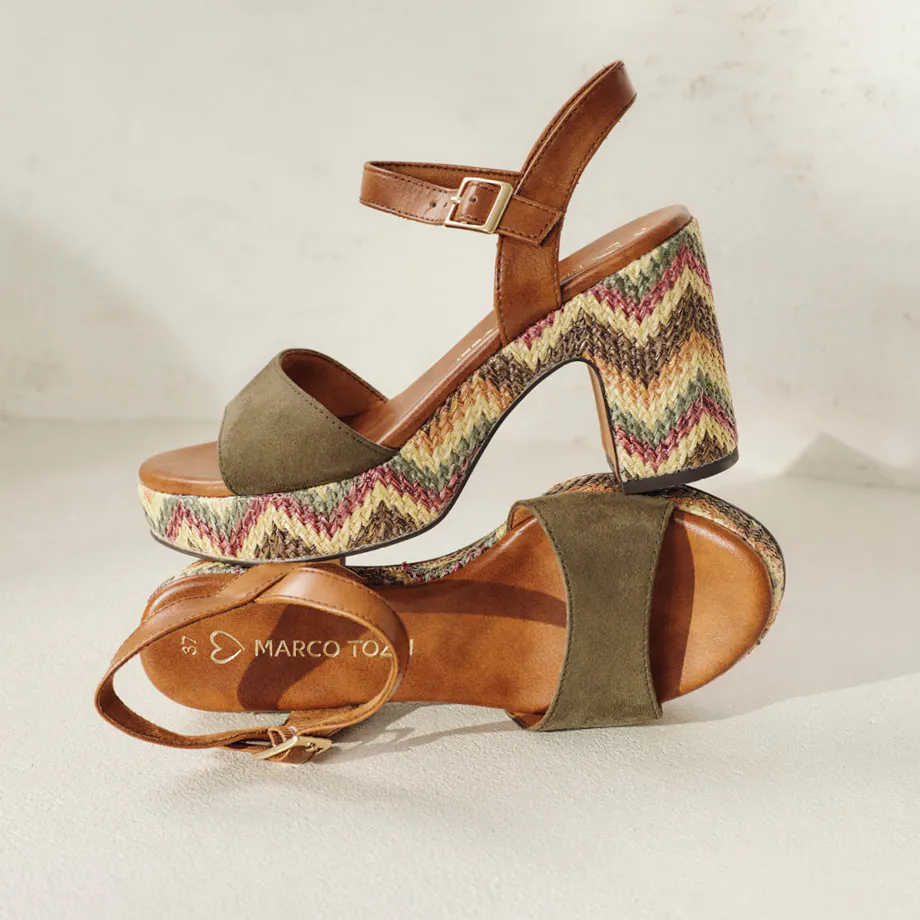 Sandalo verde con suola colorata