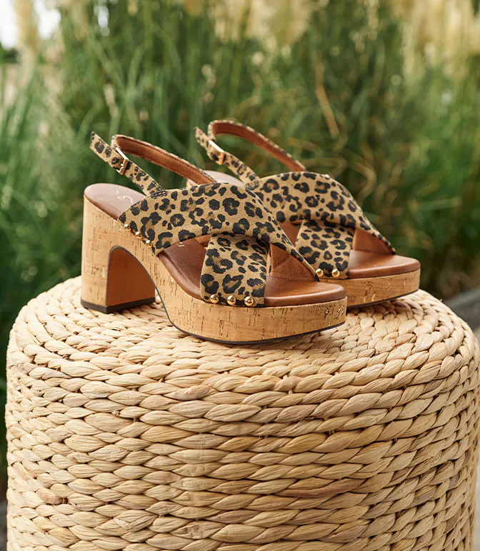Sandali con motivo leopardato