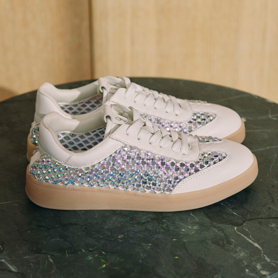 Sneaker mit Steinchen