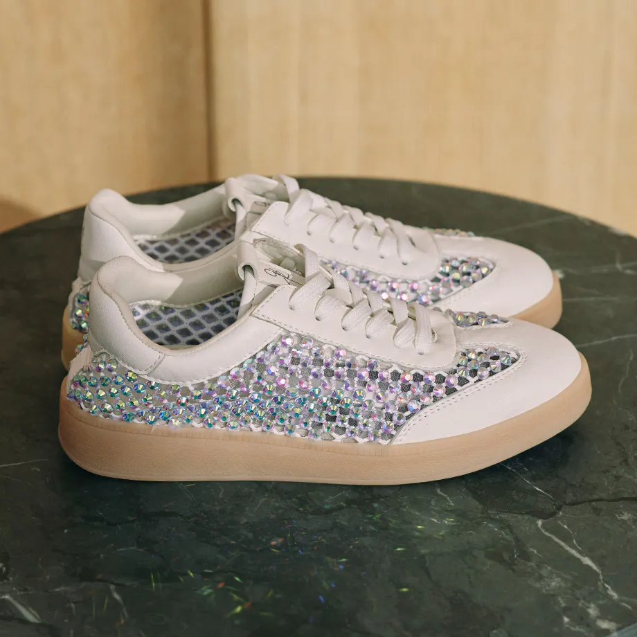 Sneaker mit Steinchen