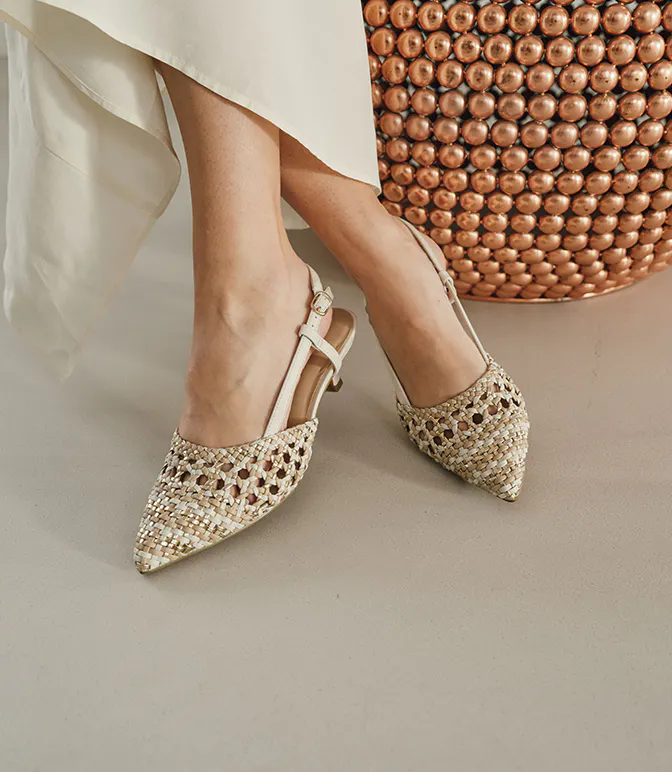 Décolleté beige con cinturino