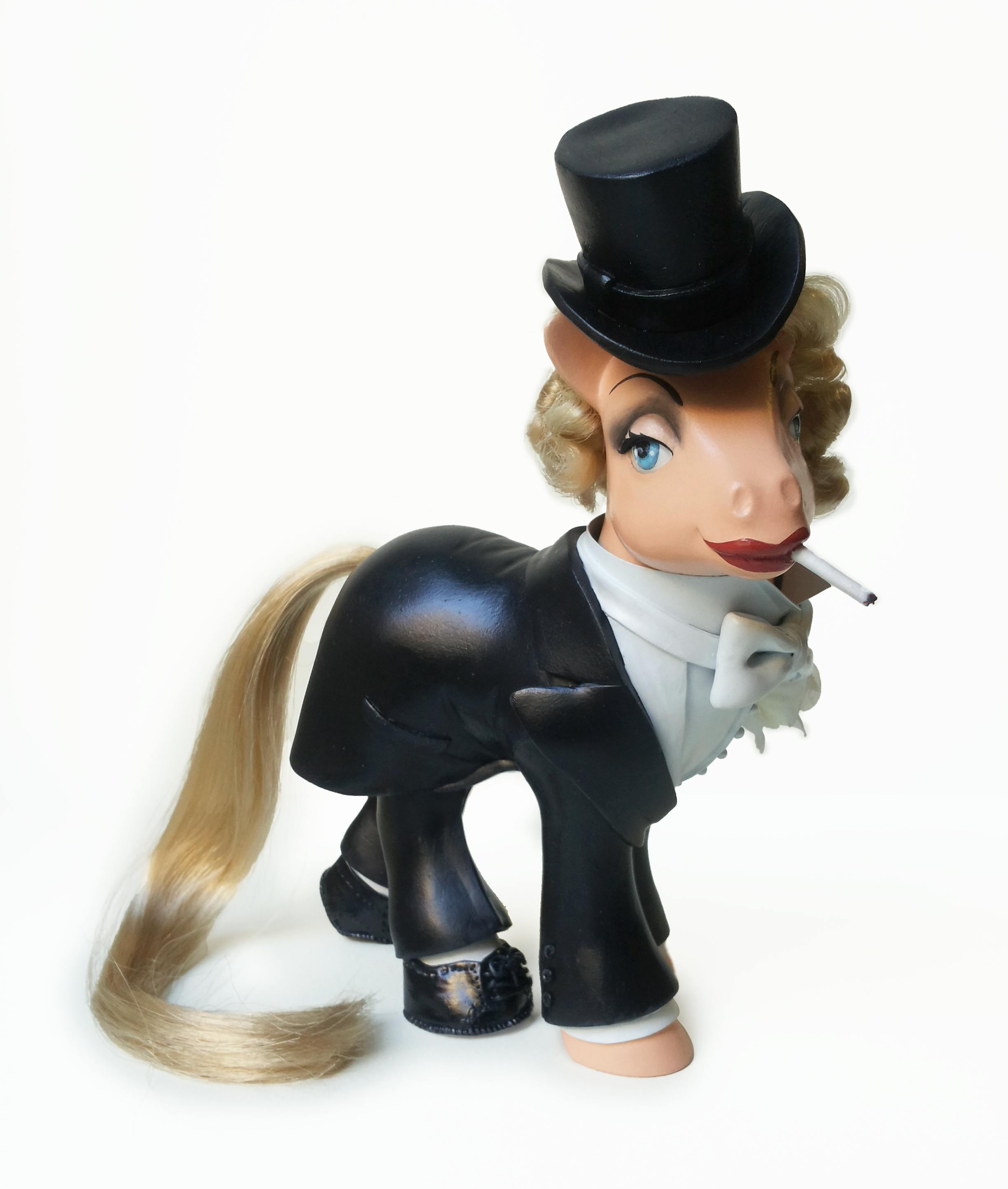 A side view of My Little Marlene Dietrich