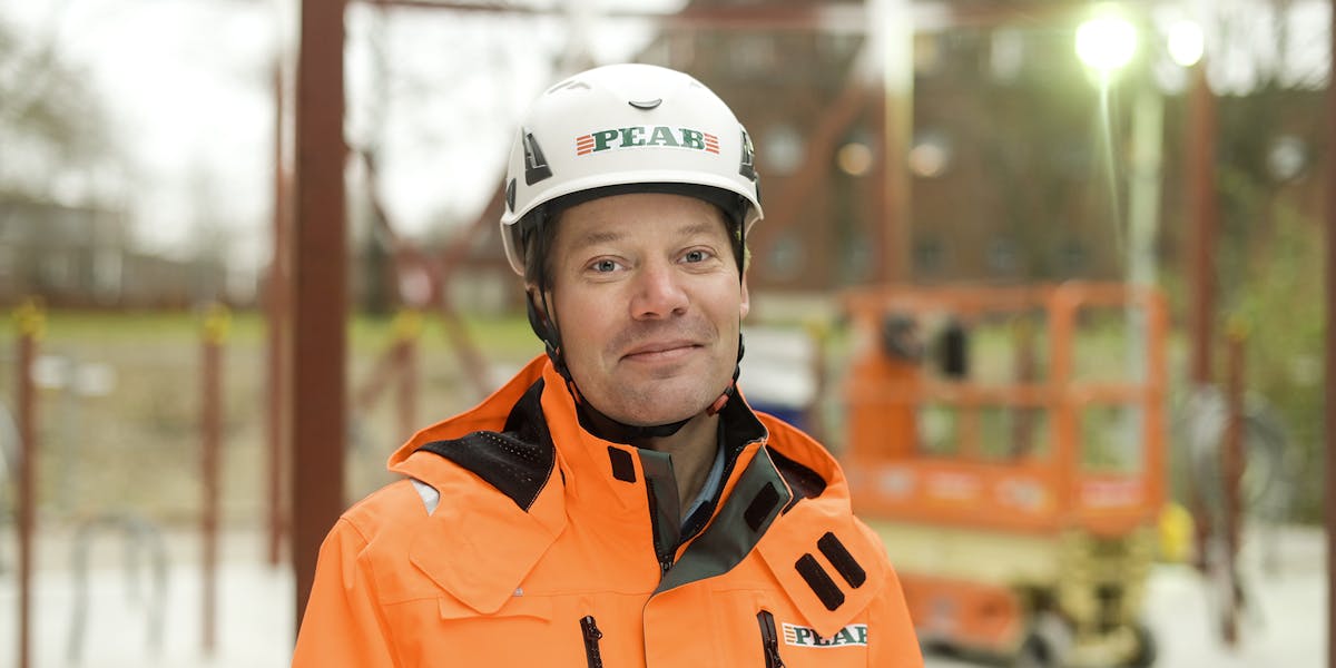 Nils Rydén blir chef för den nya funktionen forskning och innovation på Peab. Rydén har en gedigen bakgrund i forskarvärlden. År 2004 blev Nils Peabs första industridoktorand, vilket betyder att han bedrev huvuddelen av sin forskning på Peab. 
