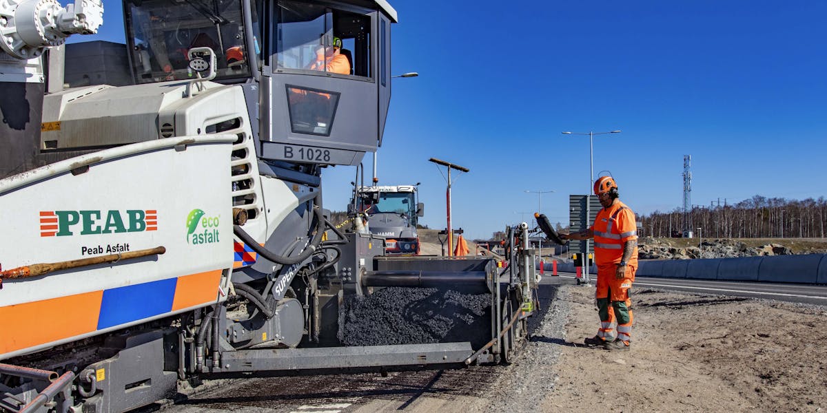 Idag har Peabs samtliga stationära asfaltverk i Sverige konverterats till att tillverka ECO-Asfalt. Under 2021 lanserades ECO-Asfalt även i de övriga nordiska länderna. Det innebär ett steg till mot Peabs Asfalts mål att vara klimatneutrala 2045.