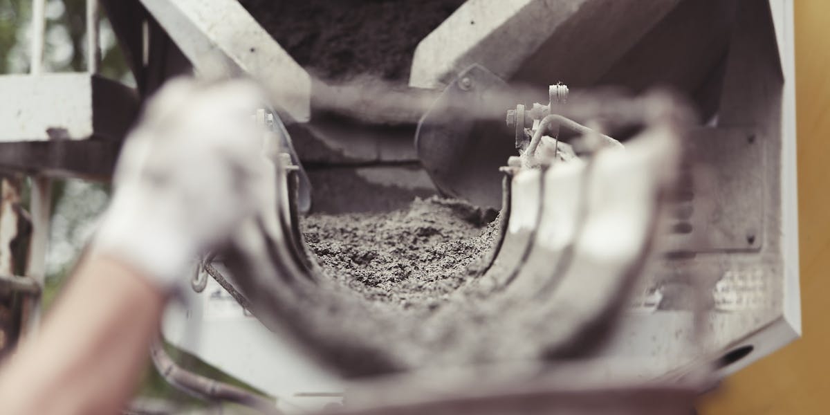 Branschorganisationen Svensk Betong befarar en ny cementkris till hösten och påvisar även att Sveriges beroende av Kina och Turkiet skulle öka om den inhemska produktionen av cement inte kan fortsätta.