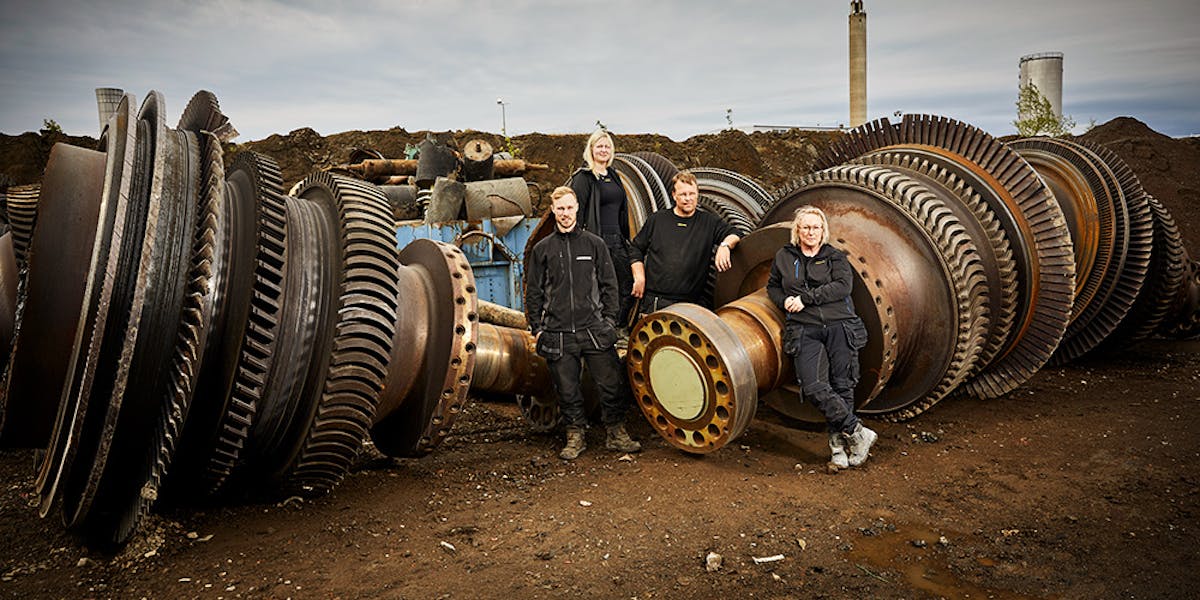 Med hundra års erfarenhet av metallåtervinning i bagaget klarar familjen Larsson det mesta. Här turbindelar från kärnkraftverket i Barsebäck.