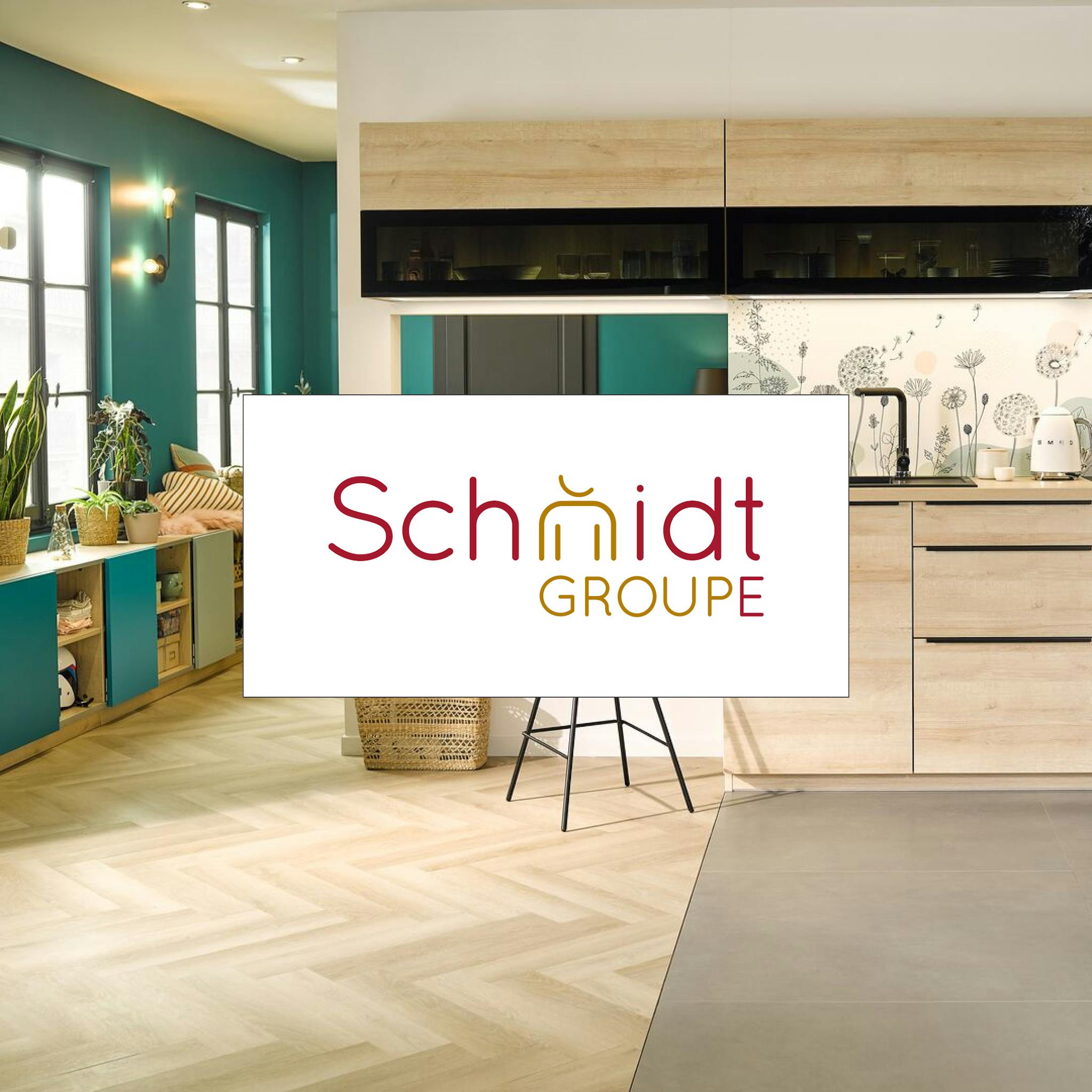 Le logo Schmidt par dessus l'image de la cuisine
