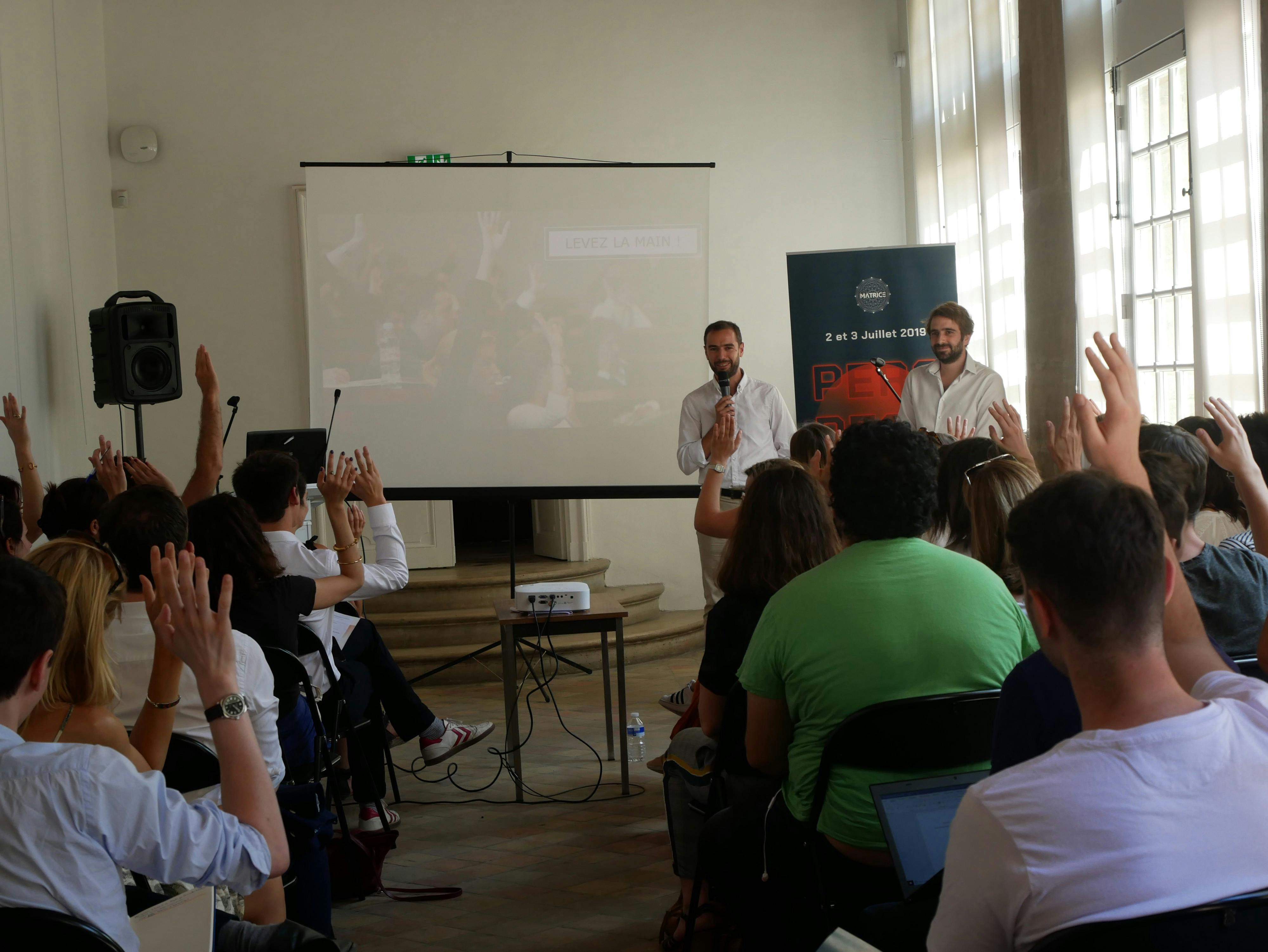 Conférence de Thibaud Dumas et Vincent Dupin sur l'hyperconnexion