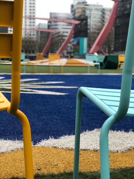 MaximaVida metalen stoelen XXL in de kleuren aqua en okergeel