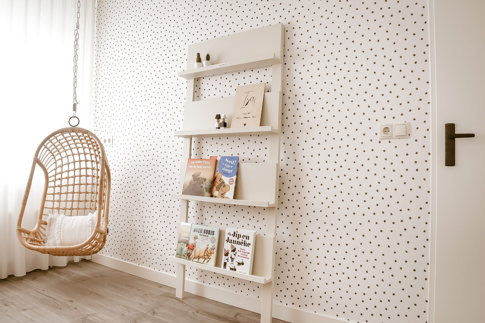 Jamie Wandregal in Elfenbein im Kinderzimmer