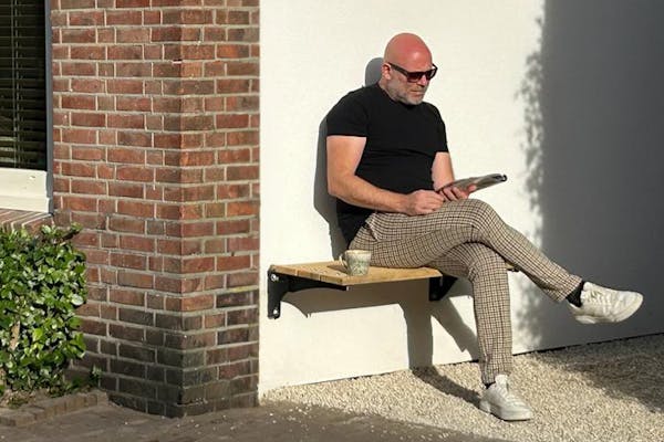 Gable bench Jordaan placed at side of house