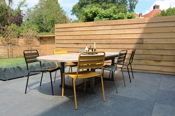 Tisch mit Metall-Gartenstuhl Max in verschiedenen Farben