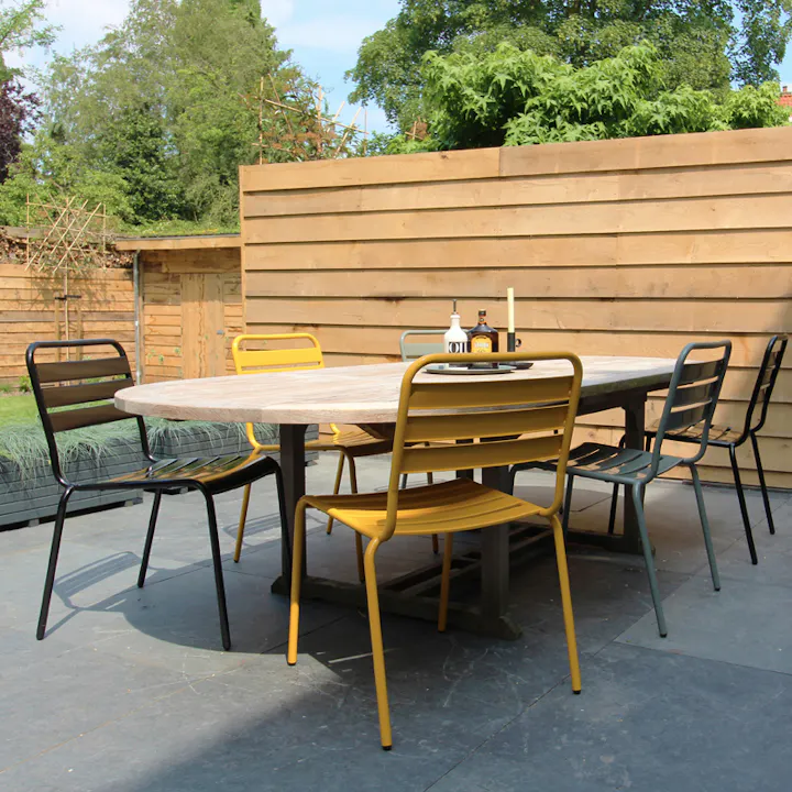Max mix stoelen met rond houten tafel