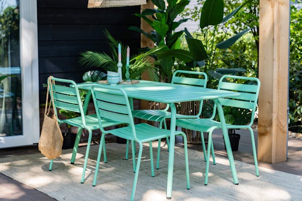 MaximaVida Metall-Gartenmöbelgarnitur Max Cactus grün 4 Stühle Veranda-Korbtasche