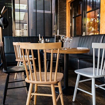 Spijlenstoel Maxime in verschillende kleuren