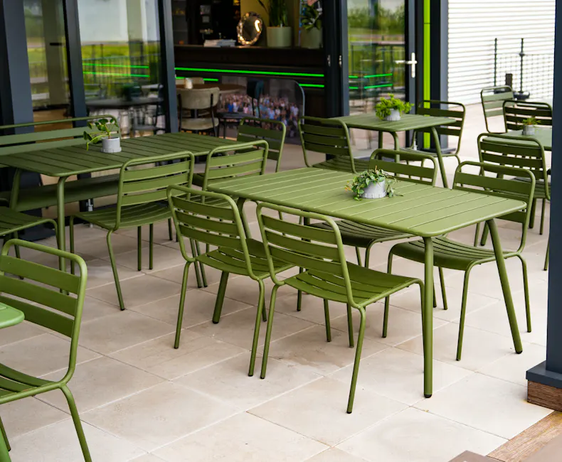 Olijfgroene Max terrassets op dakterras WSi