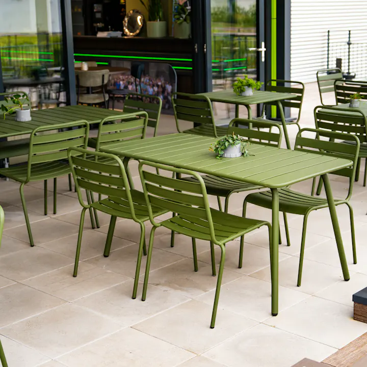 Olijfgroene Max terrassets op dakterras WSi