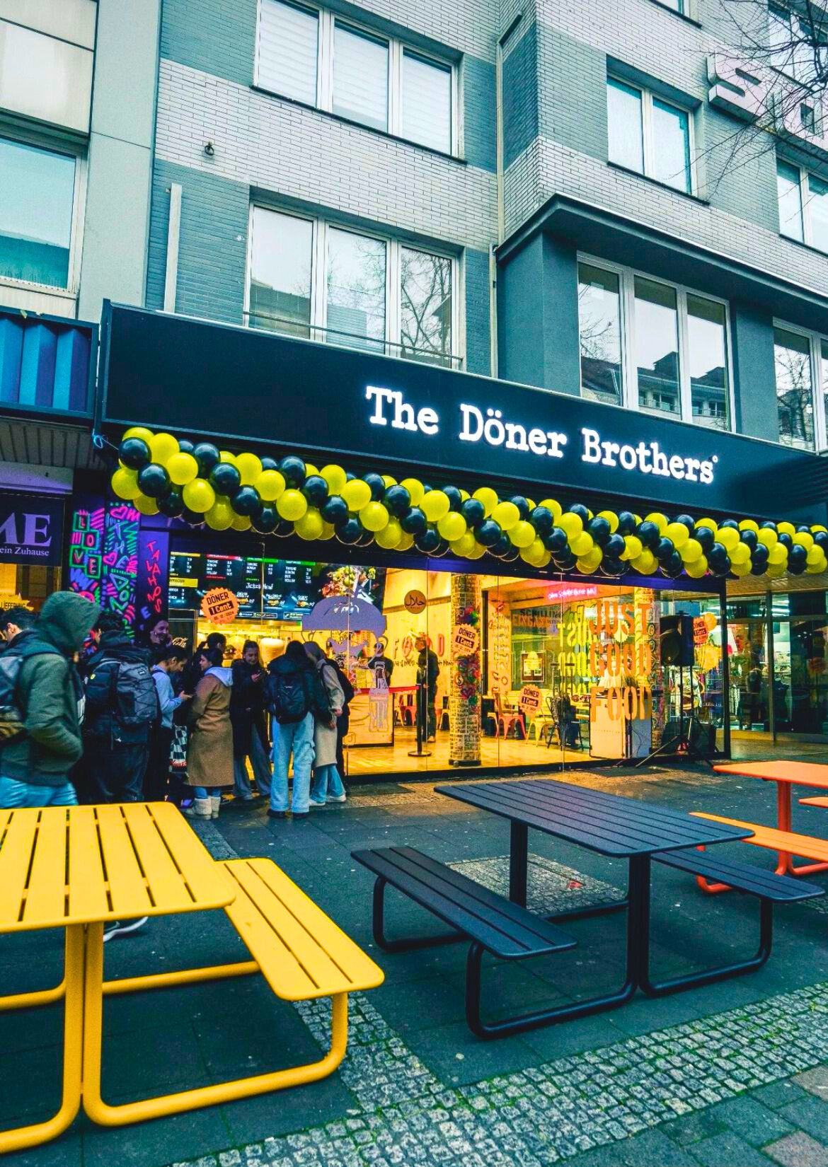 Metall-picknicktische max mix bei döner brothers