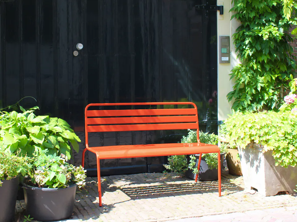 Oranje metalen tuinbank Max