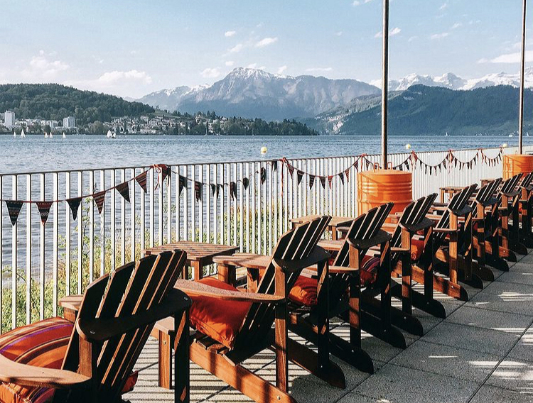 MaximaVida adirondackstoel Toronto olie in Luzern 