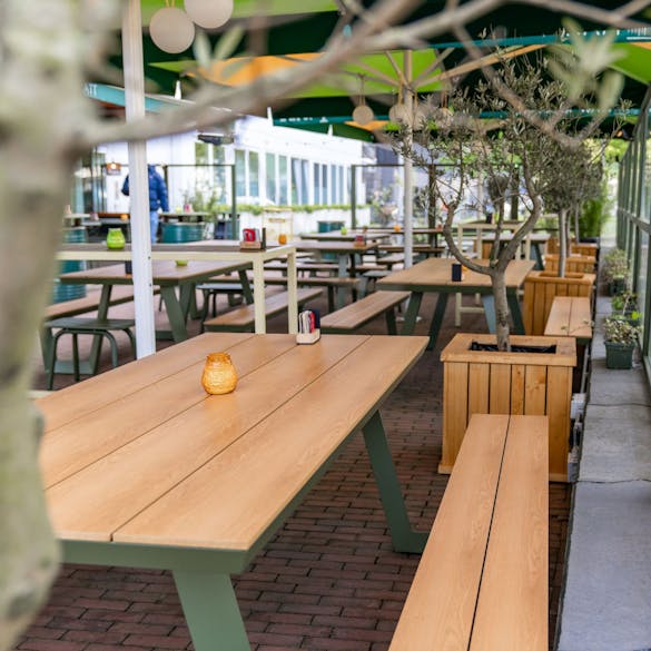 MaximaVida Picknicktisch Bermuda auf Terrasse Haus von Watt