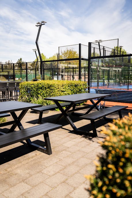 MaximaVida Aluminium Picknicktisch Dex im Tennisclub Zwaanshoek