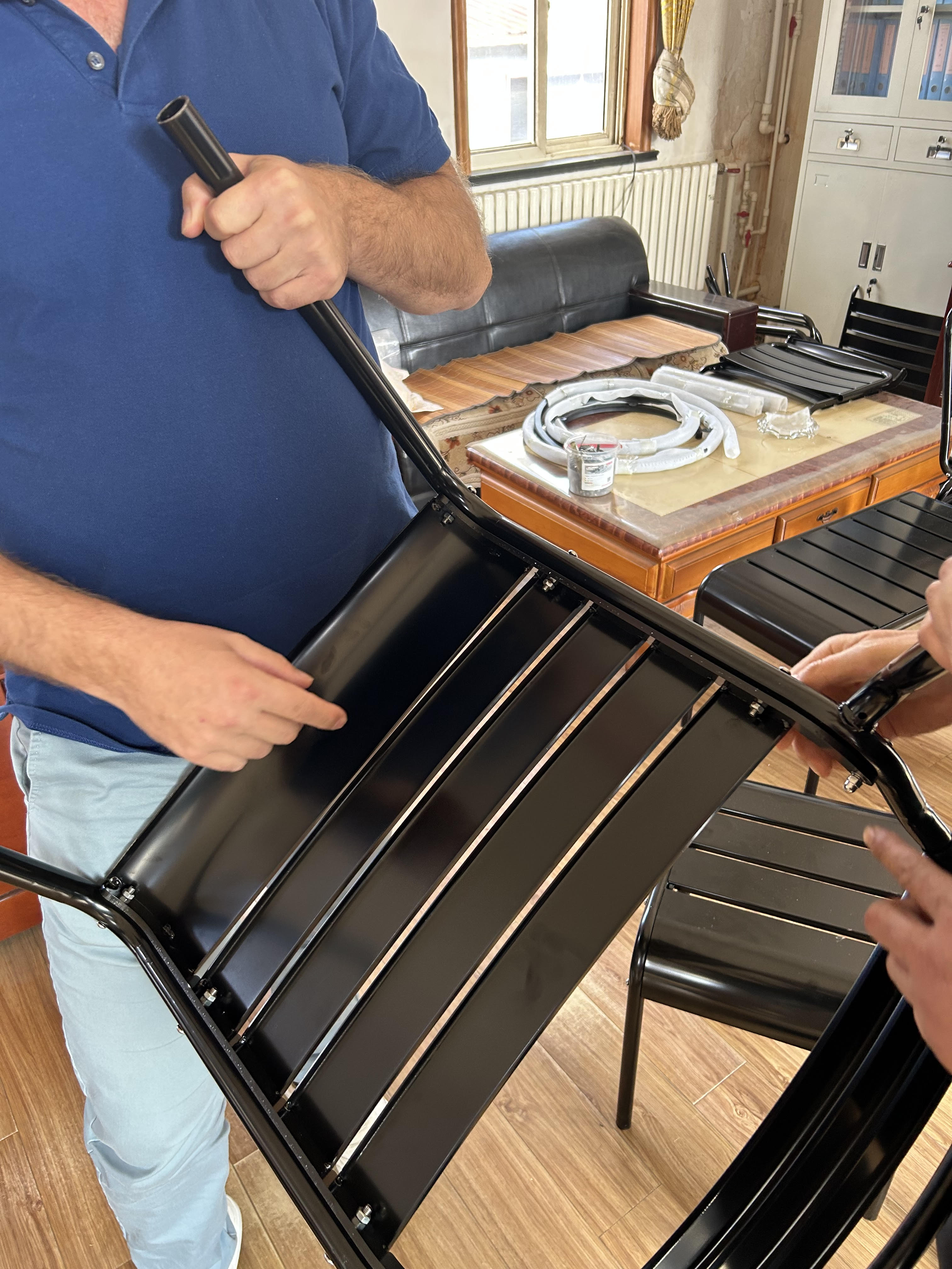 Besuch in China Lounge Chair Max Muster