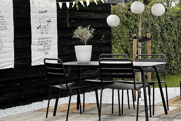 MaximaVida Max metal garden set in black on the terrace